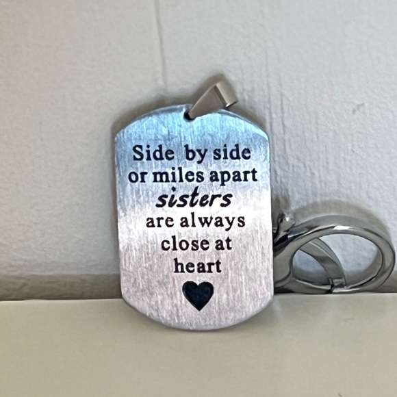 Sisters Keychain - Picture 1 of 5